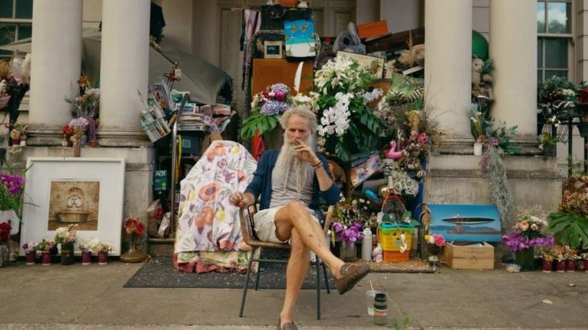 O sem-teto que vive na entrada de uma megamansão abandonada em Londres