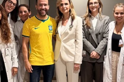 André Janones recebe alta e deixa hospital em São Paulo