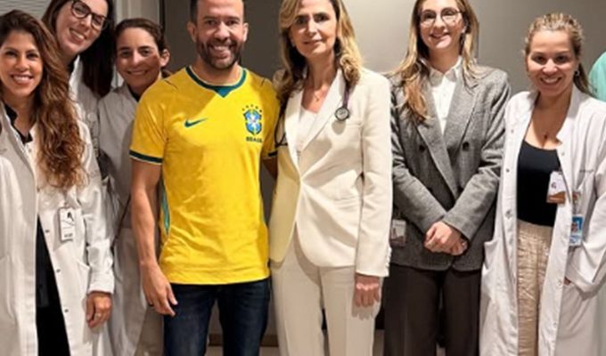 André Janones recebe alta e deixa hospital em São Paulo