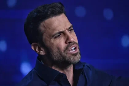 Em evento de Flávio, Marçal dá instruções parecidas com as de Janones a ‘Exército’