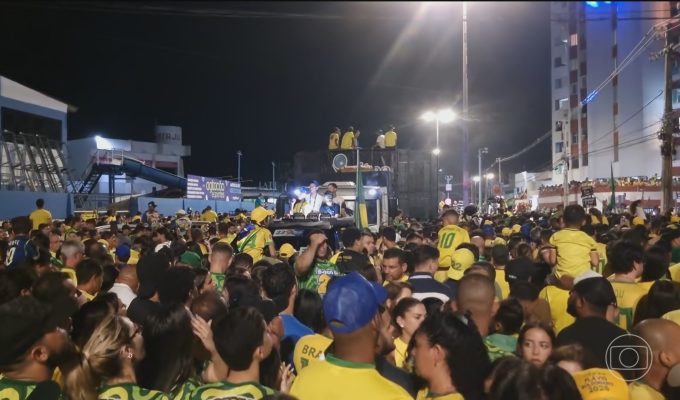 Flávio Bolsonaro, candidato do PL à Presidência, se reúne com cantores sertanejos em Goiás