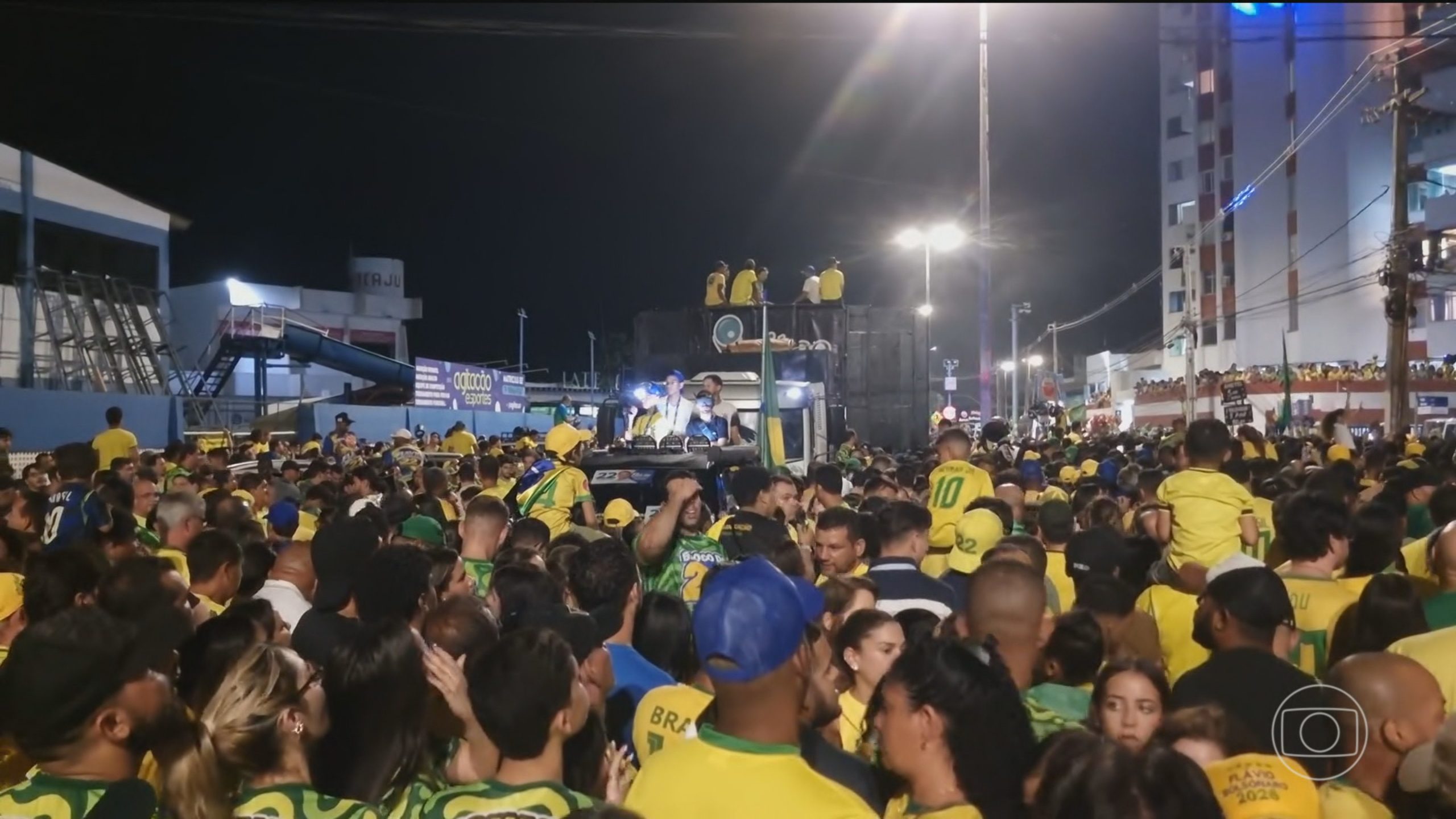 Flávio Bolsonaro, candidato do PL à Presidência, se reúne com cantores sertanejos em Goiás