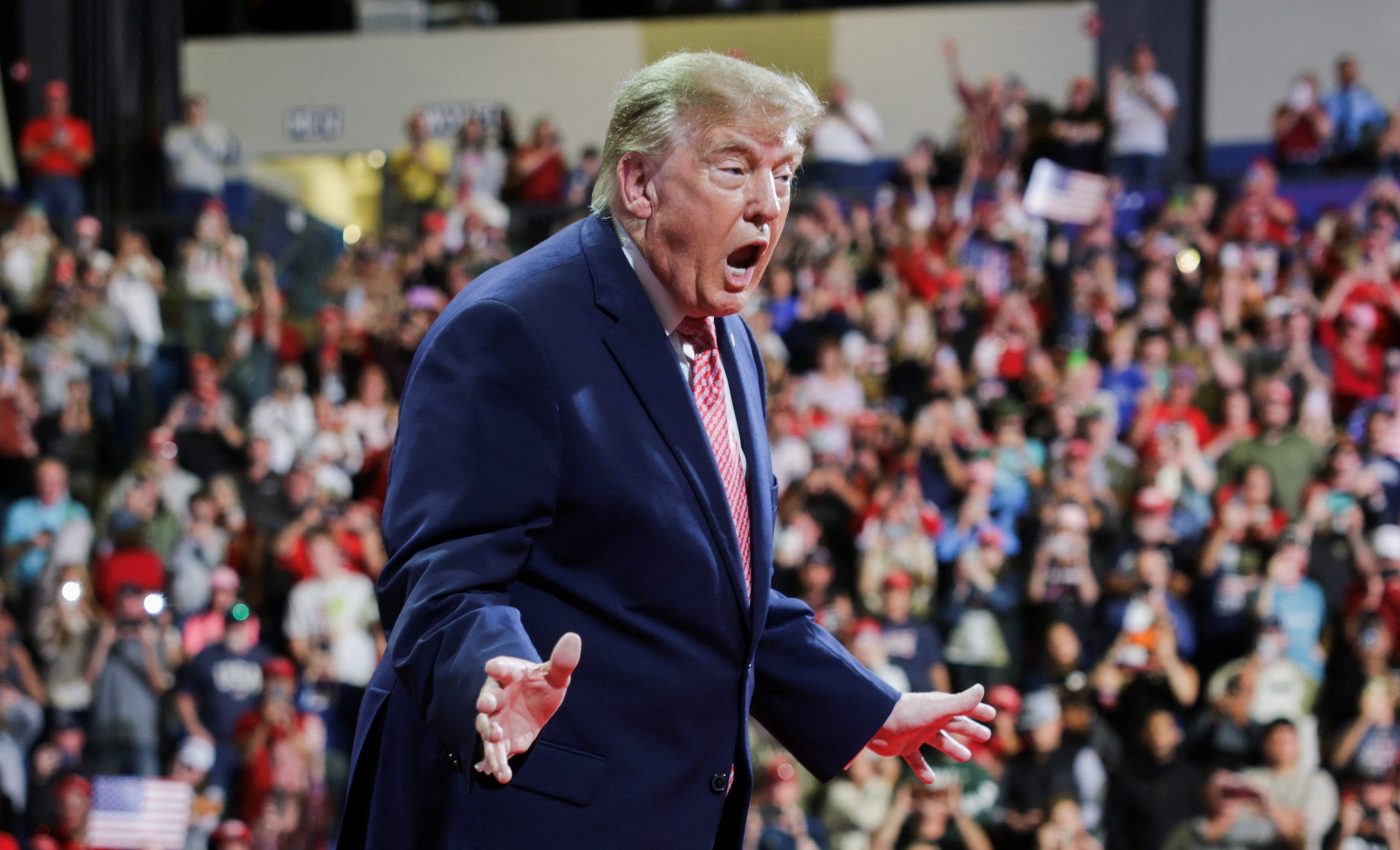 Trump diz que EUA vão ‘queimar’ como a França se democratas vencerem midterms; VÍDEO