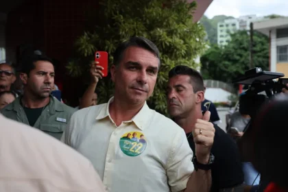 Flávio não deve abrir sigilos após desafio de Lula, dizem aliados