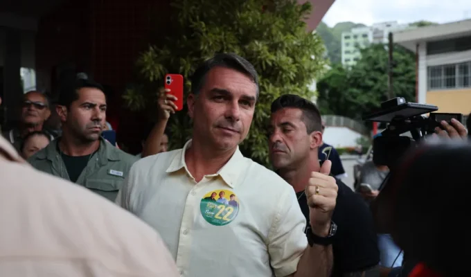 Flávio não deve abrir sigilos após desafio de Lula, dizem aliados
