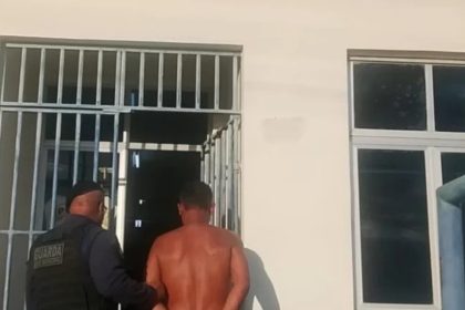 Homem é preso em flagrante após queimar esposa com óleo quente na Bahia