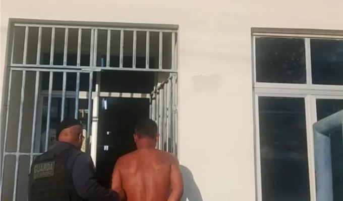 Homem é preso em flagrante após queimar esposa com óleo quente na Bahia