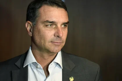 Flávio Bolsonaro é dono de bet? Entenda o que a PF investiga