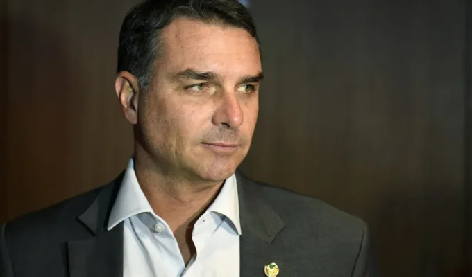 Flávio Bolsonaro é dono de bet? Entenda o que a PF investiga