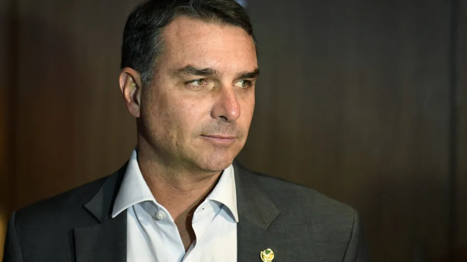 Flávio Bolsonaro é dono de bet? Entenda o que a PF investiga
