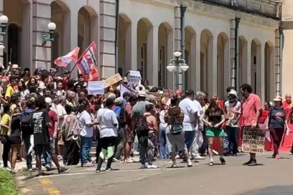 Estudantes fazem manifestação pró-Lula em Piracicaba