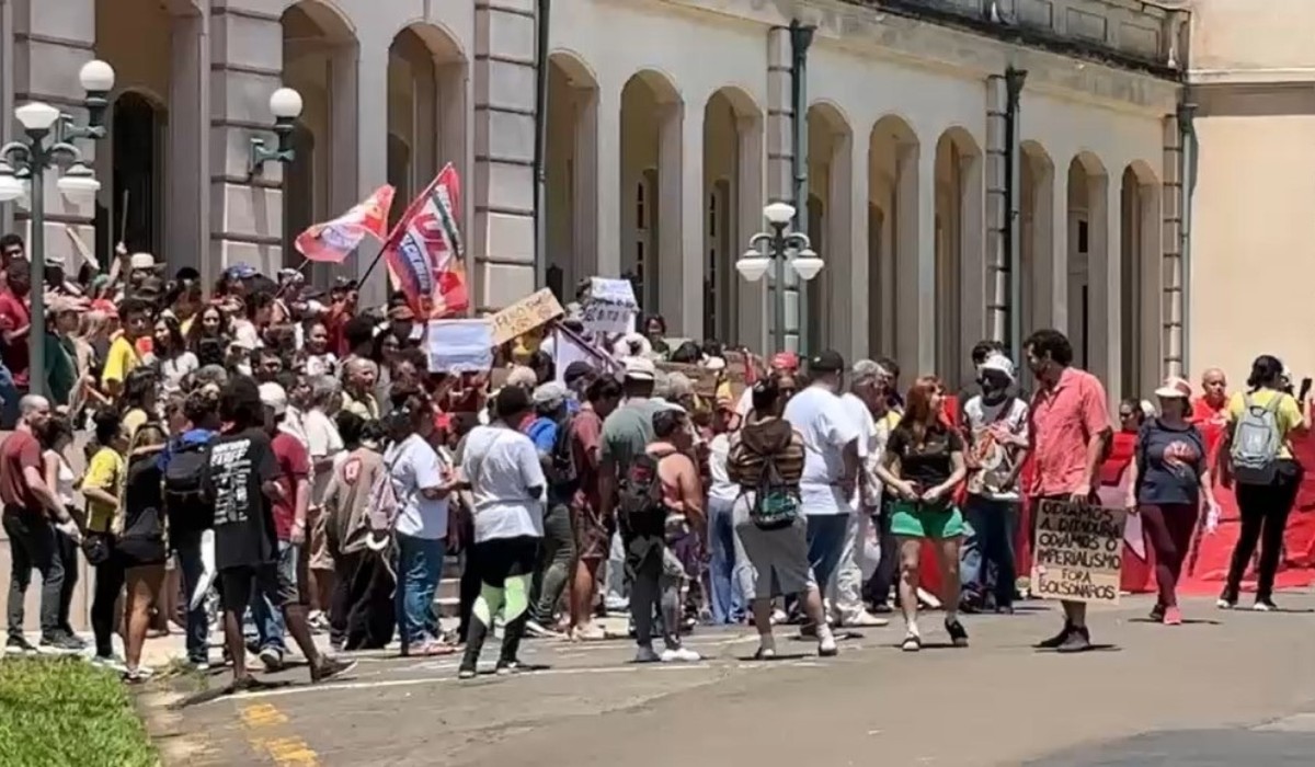 Estudantes fazem manifestação pró-Lula em Piracicaba