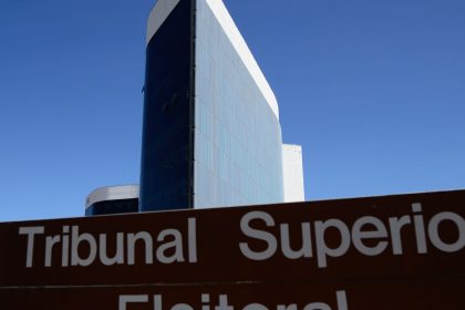 TSE estuda desativar canais políticos no WhatsApp 48h antes da eleição