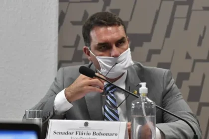 Agência revela ‘esquema de Flávio Bolsonaro na pandemia’