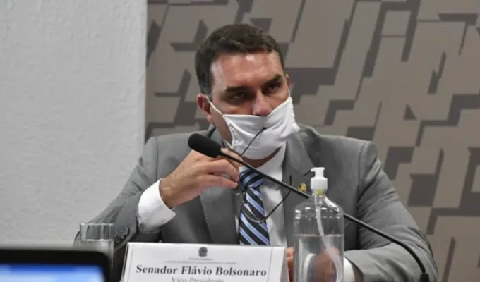 Agência revela ‘esquema de Flávio Bolsonaro na pandemia’