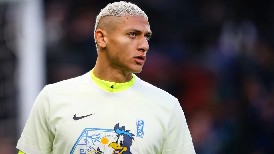 Richarlison apresenta documentos de compra de propriedade em disputa com Flávio Bolsonaro