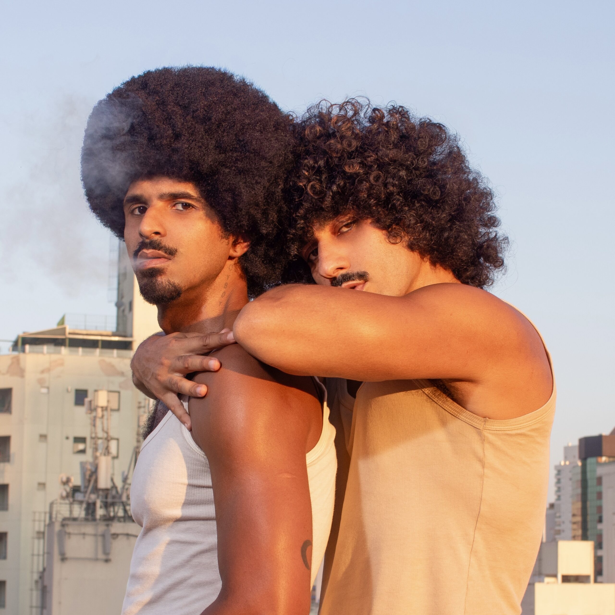 Duo de R&B ZEBRÔ faz sua estreia com o single “GET IT LOW”