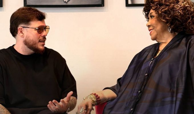 Ferrugem grava ao vivo, em show no Rio, álbum com o repertório de Alcione