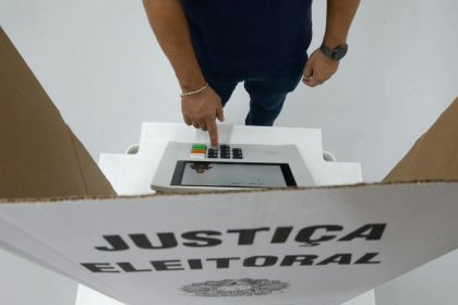 Eleições 2026: Grandes colégios eleitorais lideram participação e têm menor abstenção no 1º turno na Zona da Mata e Campo das Vertentes