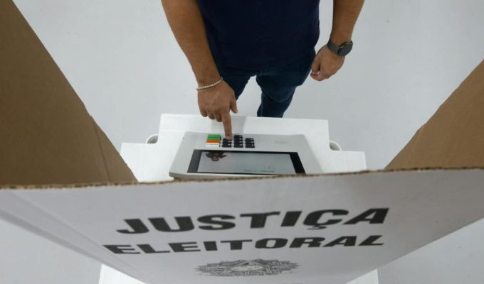 Eleições 2026: Grandes colégios eleitorais lideram participação e têm menor abstenção no 1º turno na Zona da Mata e Campo das Vertentes