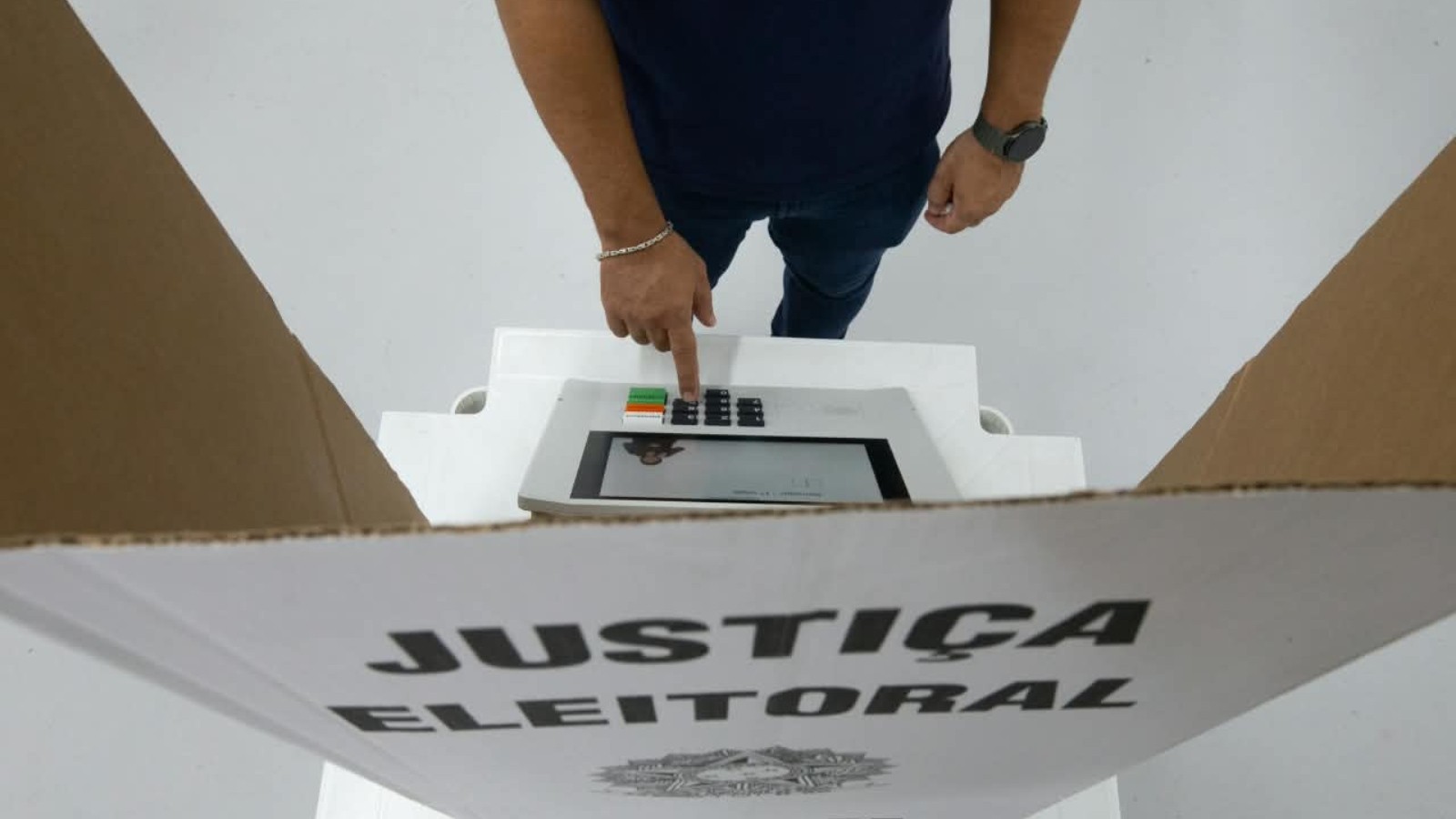 Eleições 2026: Grandes colégios eleitorais lideram participação e têm menor abstenção no 1º turno na Zona da Mata e Campo das Vertentes