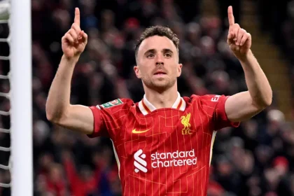 Liverpool lança biografia de Diogo Jota e lucro vai para programa de base no nome do jogador