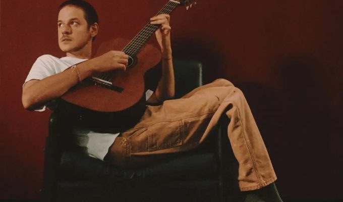 Quem é Rubel, compositor que mandou retirar sua música de vídeo de Nikolas Ferreira contra Lula