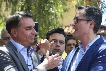Flávio Bolsonaro escolhe Deltan para analisar os sigilos de Lula no TSE