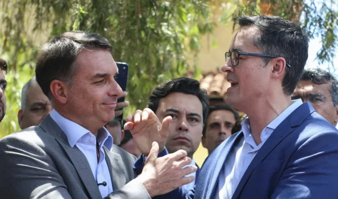 Flávio Bolsonaro escolhe Deltan para analisar os sigilos de Lula no TSE