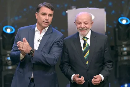Globo corta Flávio Bolsonaro ‘encosto’ e define regras para debate