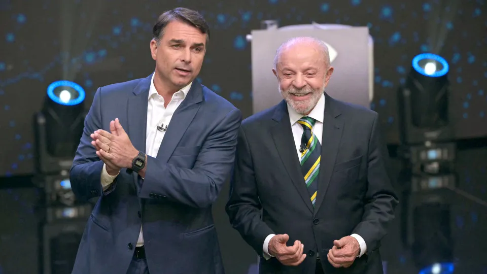 Globo corta Flávio Bolsonaro ‘encosto’ e define regras para debate