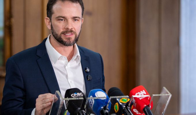 Previsão de superávit no Orçamento de 2027 está mantida, diz Durigan