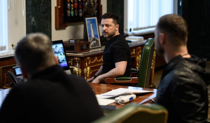 Zelensky denuncia uso de munição fragmentada em ataque da Rússia contra Kiev