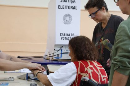 Primeiro turno contou com 43% mais eleitores de ao menos 70 anos