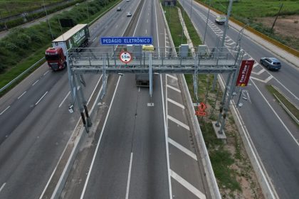 Pedágio free flow da Dutra terá aumento a partir desta sexta-feira; veja o que muda para quem mora em Arujá