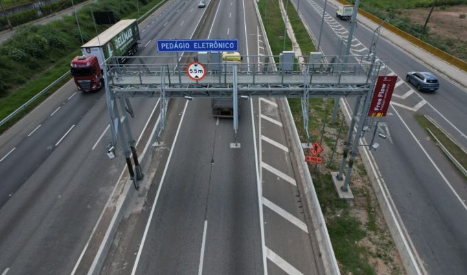 Pedágio free flow da Dutra terá aumento a partir desta sexta-feira; veja o que muda para quem mora em Arujá