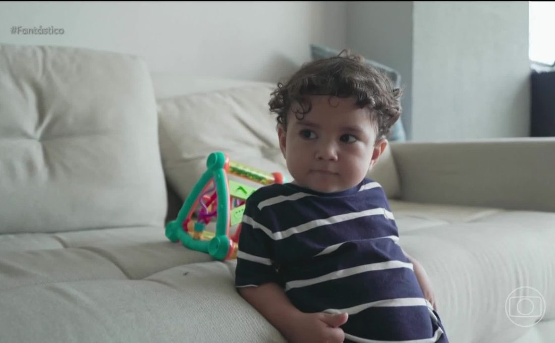 ‘É como se ele tivesse nascido de novo’: menino com surdez rara escuta pela 1ª vez após tratamento inédito; VÍDEO