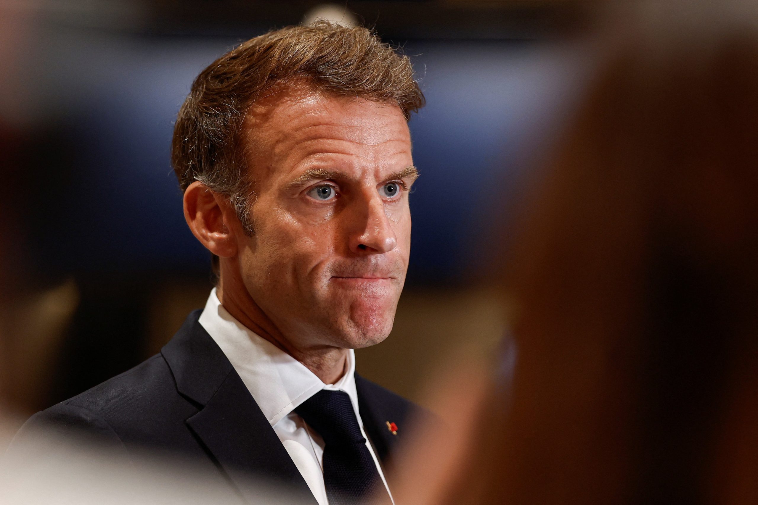 Macron repudia comentários ‘estúpidos’ de líderes estrangeiros sobre protestos na França