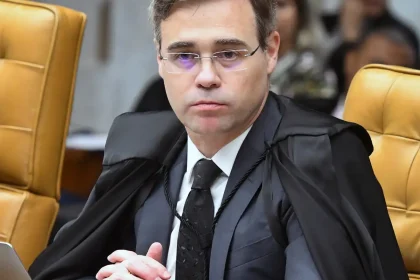 Mendonça reitera que Lula e Flávio podem abrir sigilos por ato próprio