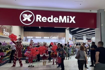 Rede de supermercados suspeita de assédio eleitoral na Bahia diz que número em fardas faz referência à idade da empresa