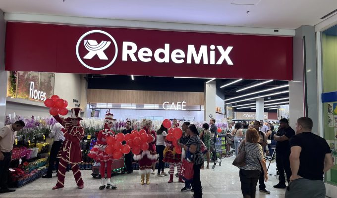Rede de supermercados suspeita de assédio eleitoral na Bahia diz que número em fardas faz referência à idade da empresa