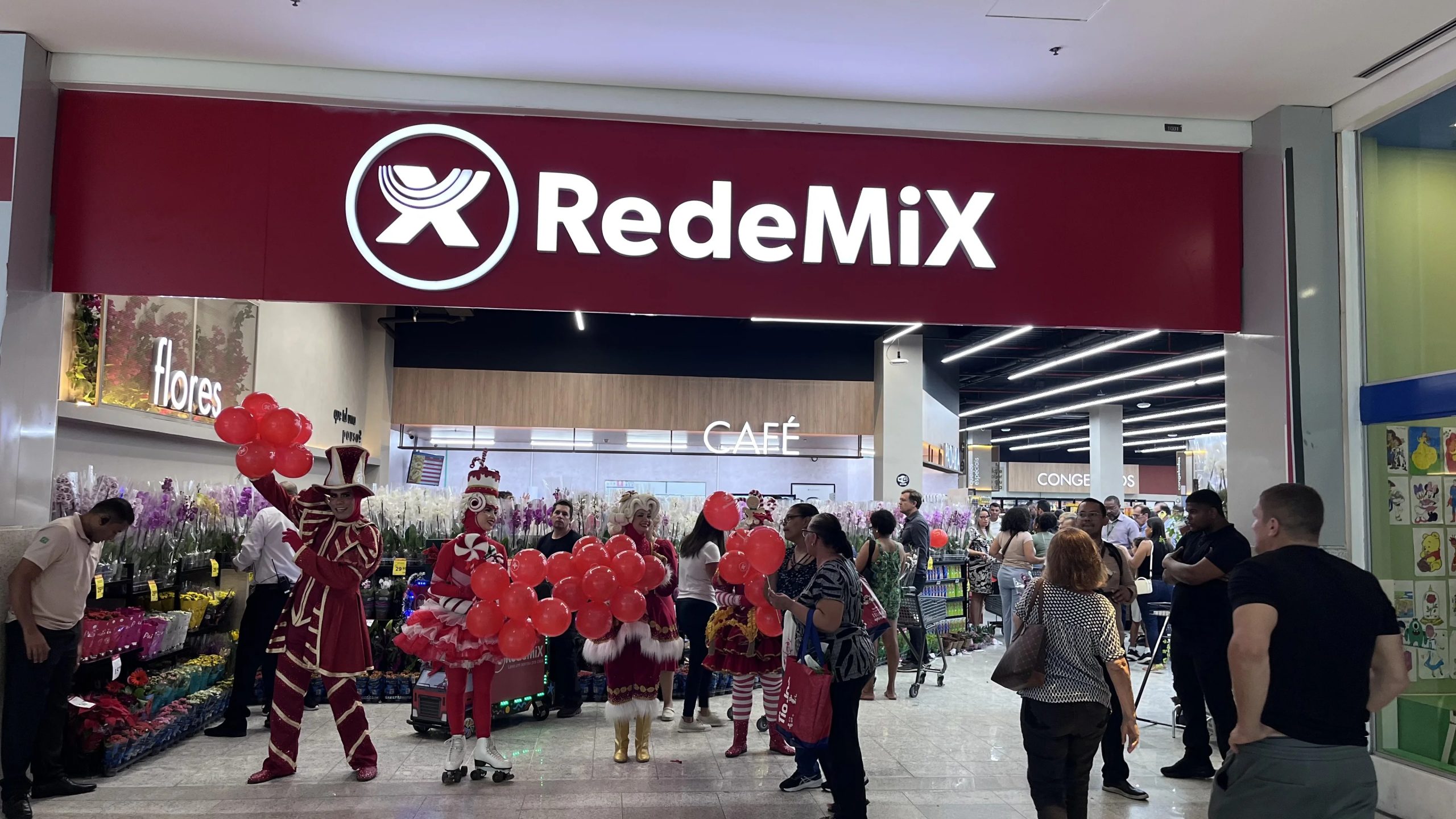 Rede de supermercados suspeita de assédio eleitoral na Bahia diz que número em fardas faz referência à idade da empresa