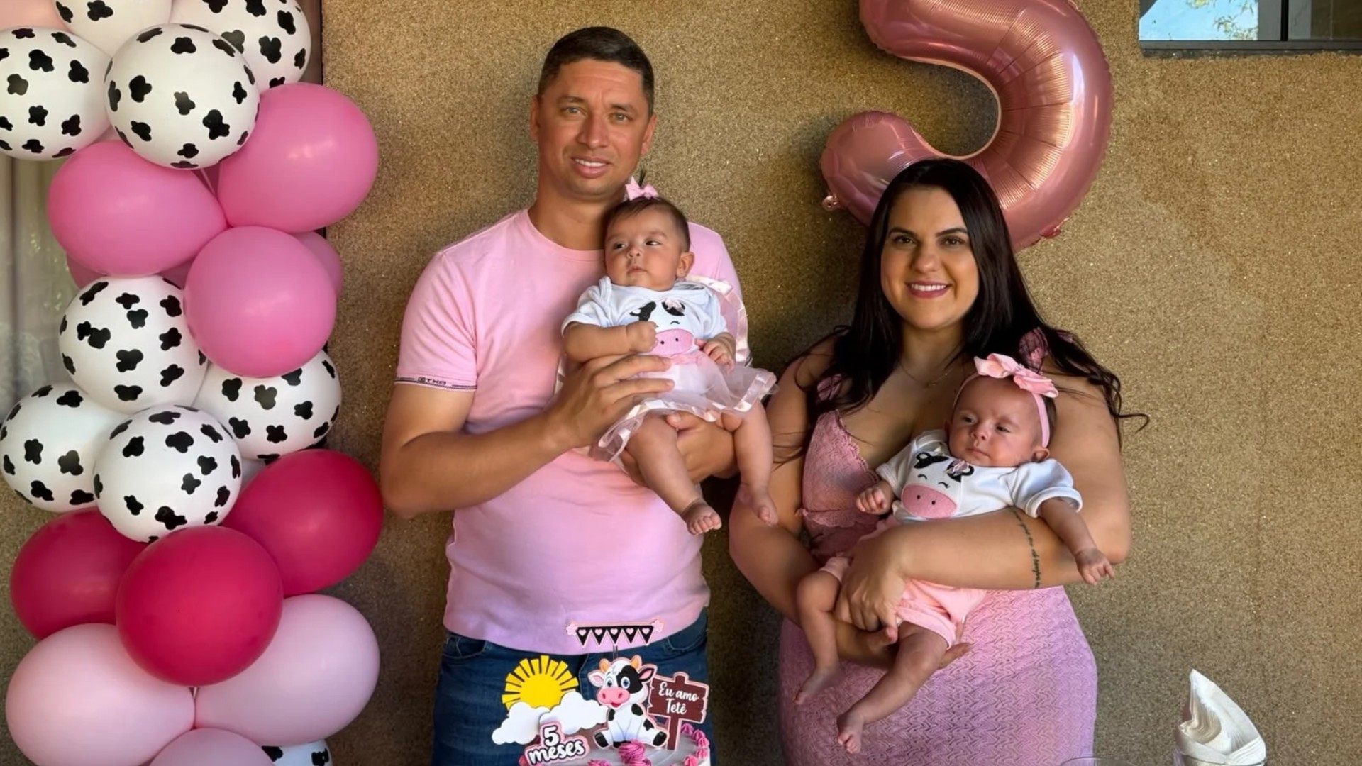 Após perder cinco bebês, mãe se emociona ao ter gêmeas: ‘sempre tive o sonho de ser mãe’