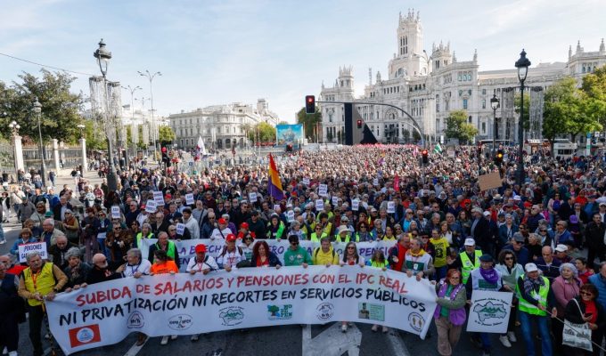 Milhares de pessoas protestam em Madri em defesa das aposentadorias