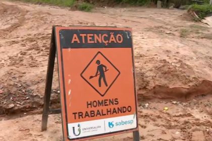 Após chuva, moradores reclamam de carros atolados e lama em obra da Sabesp em Monte Mor