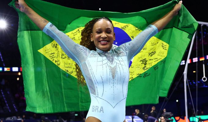 Rebeca Andrade conquista o tri no Mundial de Ginástica na Holanda