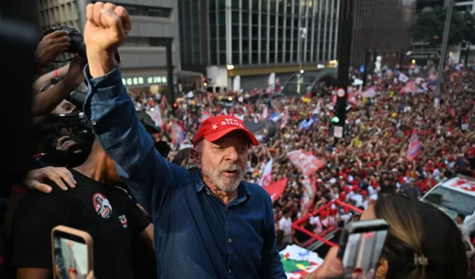 Lula vence Flávio Bolsonaro na Nova Zelândia com 80,54% dos votos