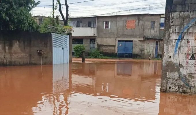 Chuva altera local de votação em Itapevi, no interior paulista
