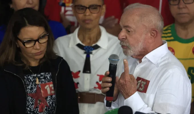 ‘Vá se catar’, diz Janja a jornalista que sugeriu que Lula parecia desanimado após votar
