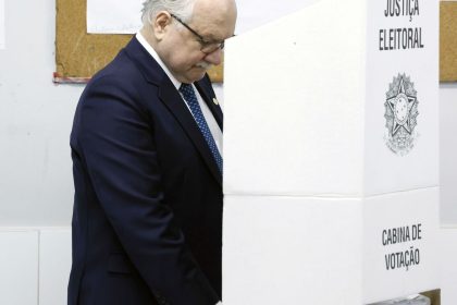 Vontade das urnas precisa ser respeitada, afirma Fachin após votar